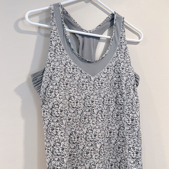 š„Lululemon Gray Patterned Women's Tank Topš„ - Picture 3 of 5